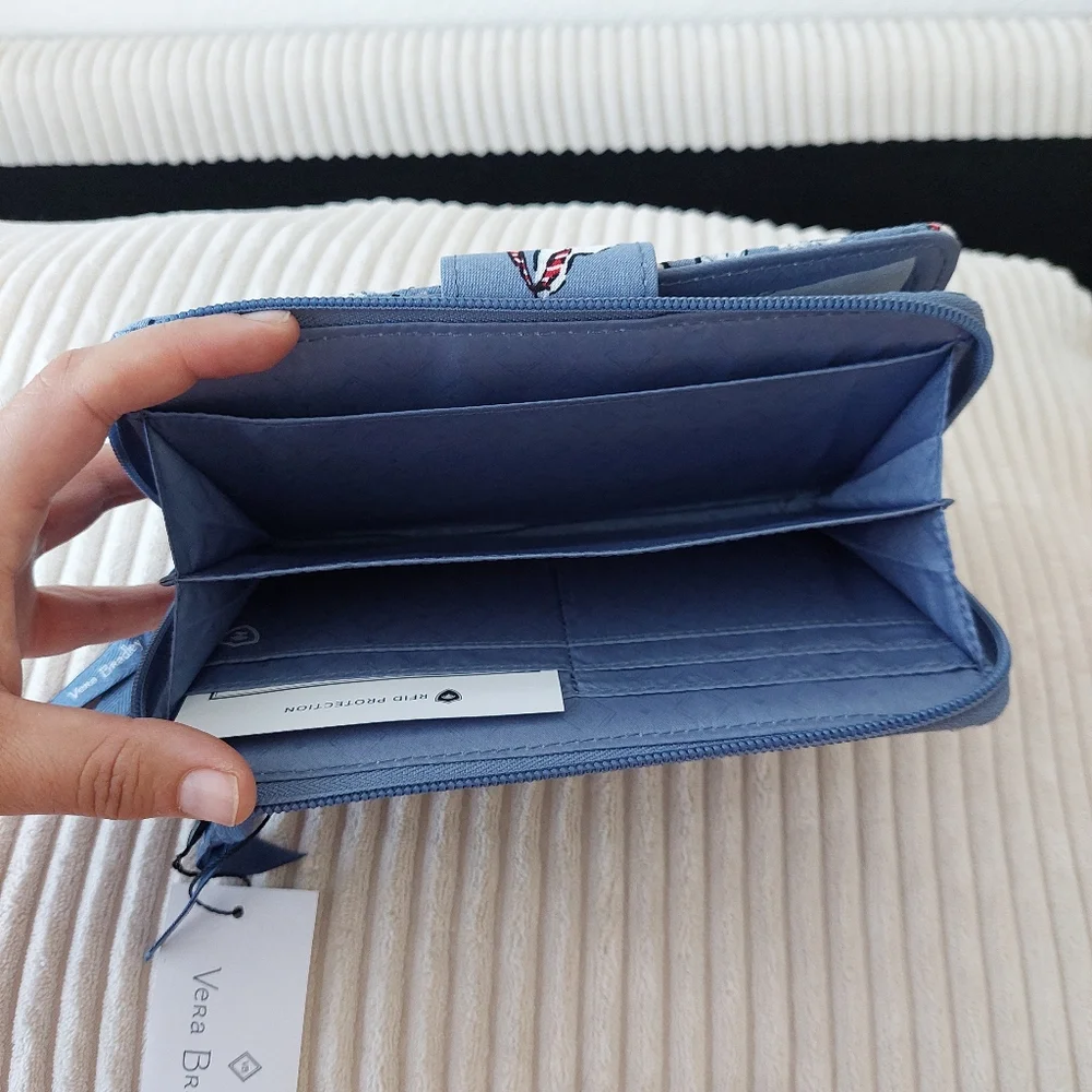 Vera Bradley Blue Polar Bear Quilted Wallet - Picture 4 of 6